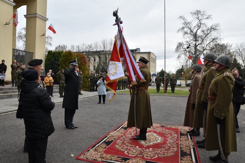  Historyczna uroczystość w Skierniewicach. Poświęcenie repliki sztandaru 18 pułku piechoty 