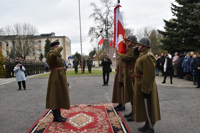  Historyczna uroczystość w Skierniewicach. Poświęcenie repliki sztandaru 18 pułku piechoty 