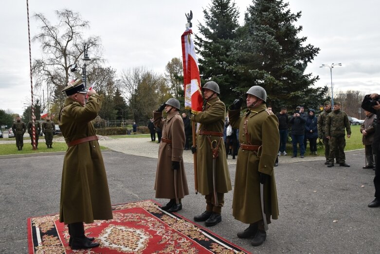  Historyczna uroczystość w Skierniewicach. Poświęcenie repliki sztandaru 18 pułku piechoty 