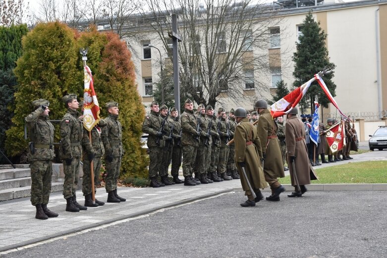  Historyczna uroczystość w Skierniewicach. Poświęcenie repliki sztandaru 18 pułku piechoty 