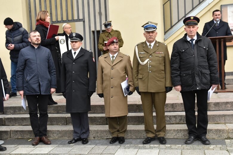  Historyczna uroczystość w Skierniewicach. Poświęcenie repliki sztandaru 18 pułku piechoty 