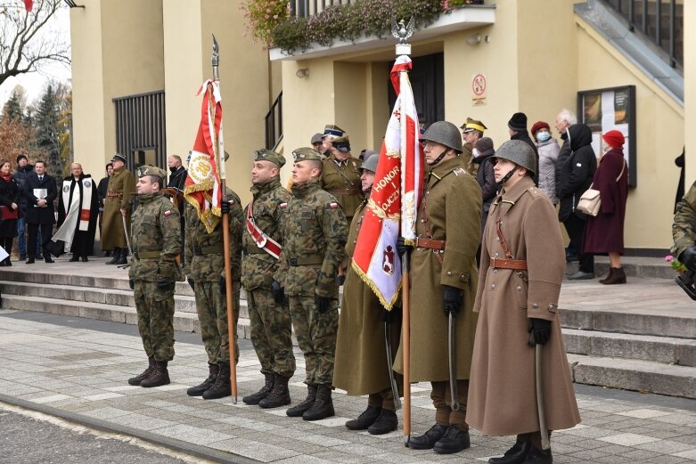  Historyczna uroczystość w Skierniewicach. Poświęcenie repliki sztandaru 18 pułku piechoty 