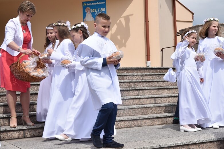  Ich komunia odbyła się w uroczystość Wniebowstąpienia Pańskiego 