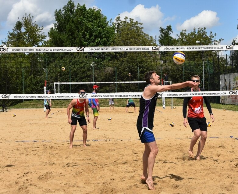  Inauguracja siatkarkskiego sezonu na pisaku 