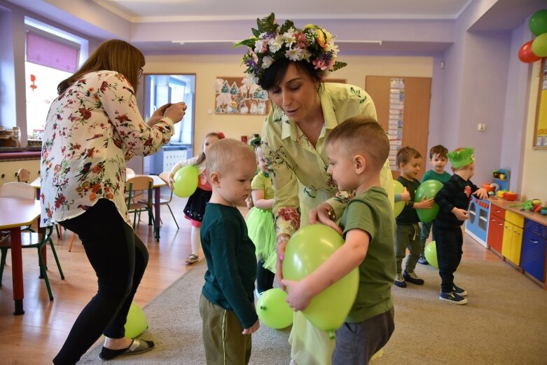  Jest kapryśna i nie należy do punktualnych 