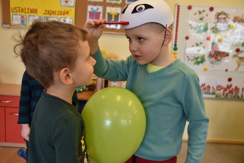  Jest kapryśna i nie należy do punktualnych 