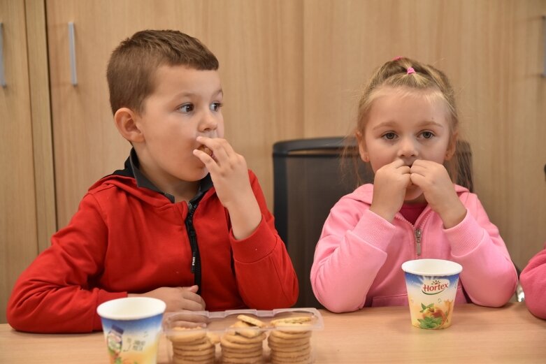  Jeżyki z Zielonego Zakątka poznawały prace dziennikarza 