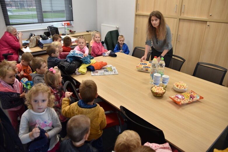  Jeżyki z Zielonego Zakątka poznawały prace dziennikarza 