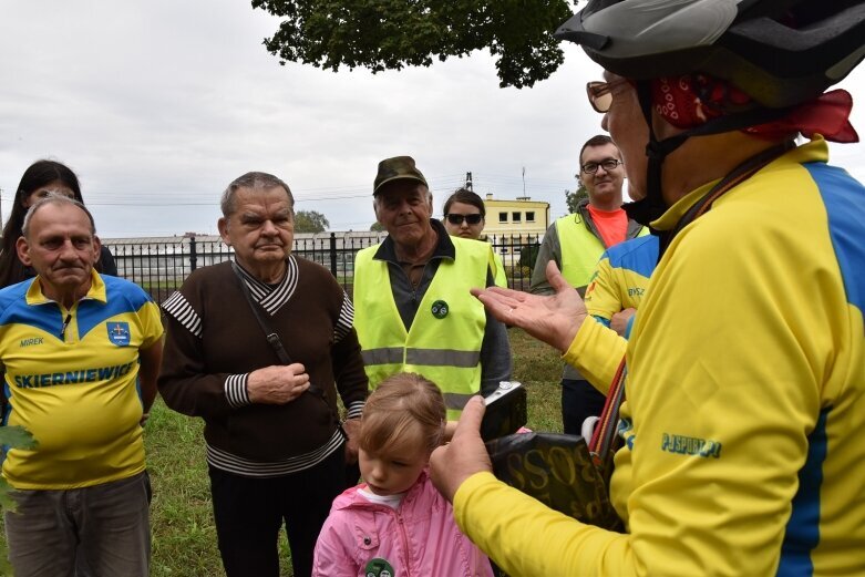  Jubileuszowe drzewko na 70-lecie PTTK już rośnie w parku! 