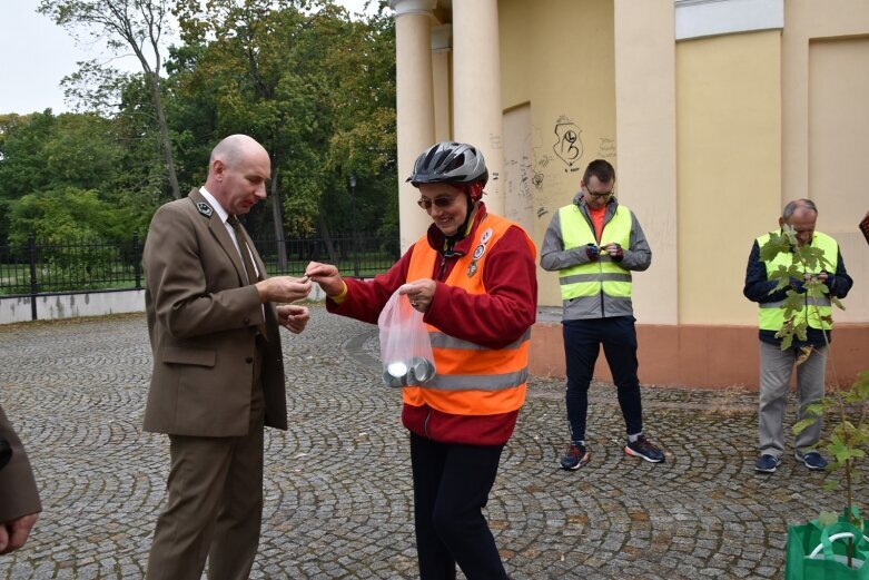  Jubileuszowe drzewko na 70-lecie PTTK już rośnie w parku! 