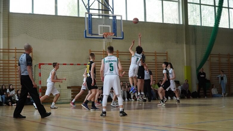  Kadeci MKS Ósemka w finale Mistrzostw Polski w Koszykówce U15! 