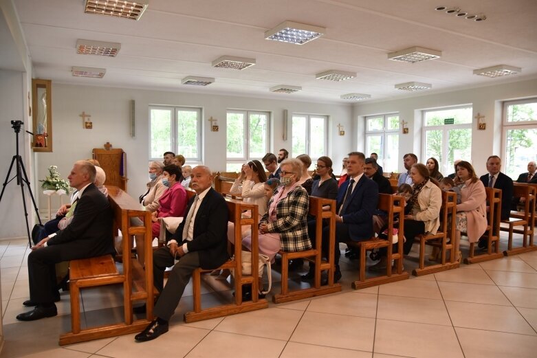  Kameralna uroczystość pierwszej komunii w parafii na Widoku 