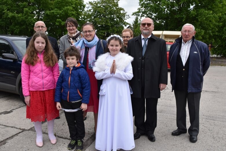  Kameralna uroczystość pierwszej komunii w parafii na Widoku 