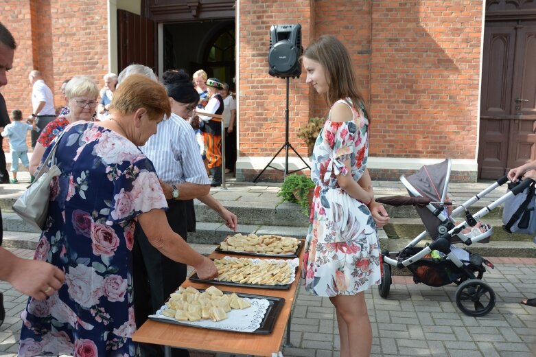  Każdy spróbował dożynkowego chleba 