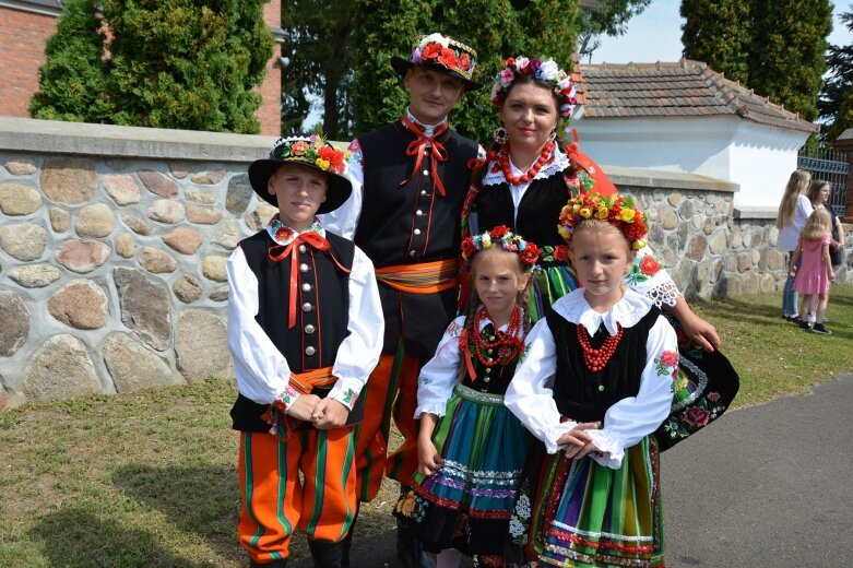  Każdy spróbował dożynkowego chleba 