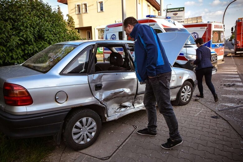  Kolizja na osiedlu Zadębie w Skierniewicach 