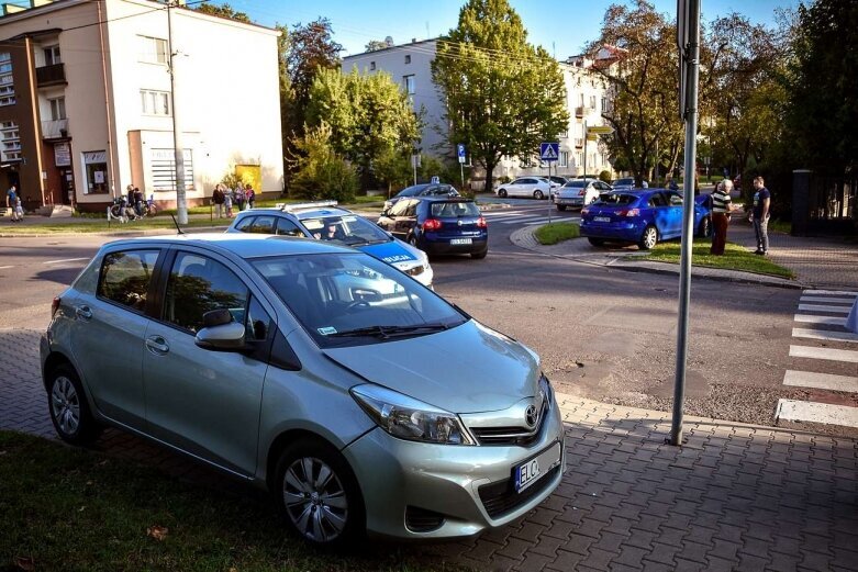  Kolizja trzech samochodów w centrum Skierniewic 