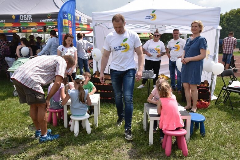  Kolorowa zabawa na zalewem w Skierniewicach 