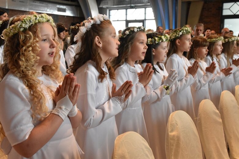  Komunia w parafii Niepokalanego Serca Najświętszej Maryi Panny 