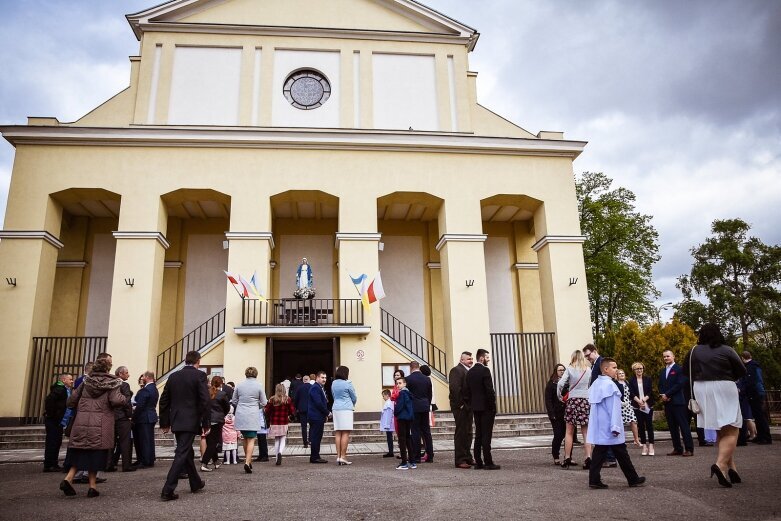  Komunie 2019 w Skierniewicach: kościół garnizonowy 