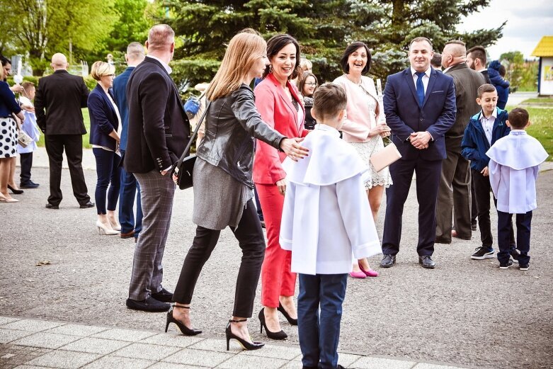  Komunie 2019 w Skierniewicach: kościół garnizonowy 