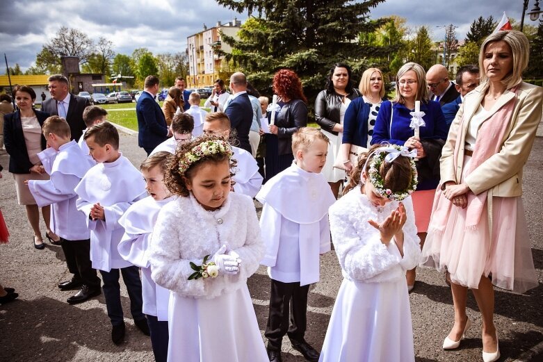  Komunie 2019 w Skierniewicach: kościół garnizonowy 