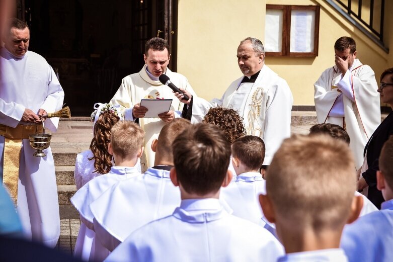  Komunie 2019 w Skierniewicach: kościół garnizonowy 