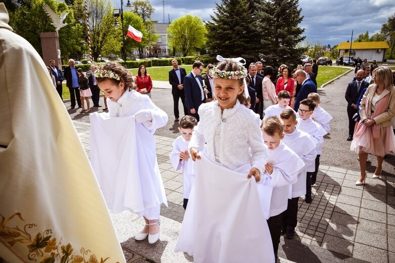  Komunie 2019 w Skierniewicach: kościół garnizonowy 