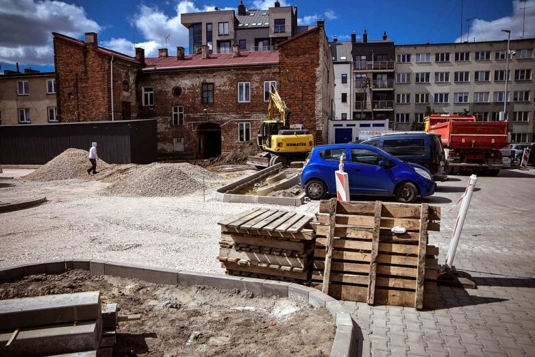  Kończą budowę drugiej części parkingu [ZDJĘCIA] 