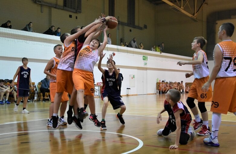  Koszykarskie derby miasta w lidze młodzików 