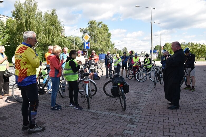  Kręcą 300 kilometrów dla Świętego Stanisława 