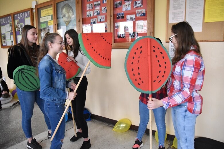  Kręcili teledysk o swojej szkole 