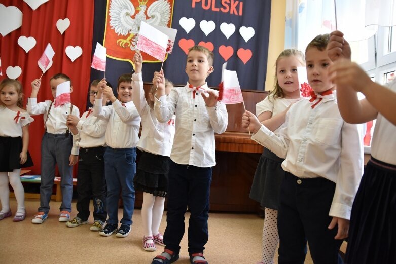  Kropelki i Biedronki mówiły o niepodległości 