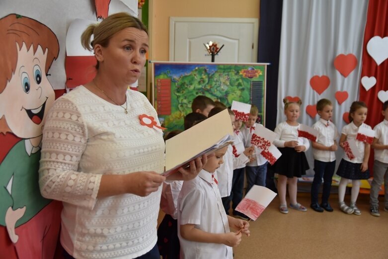  Kropelki i Biedronki mówiły o niepodległości 