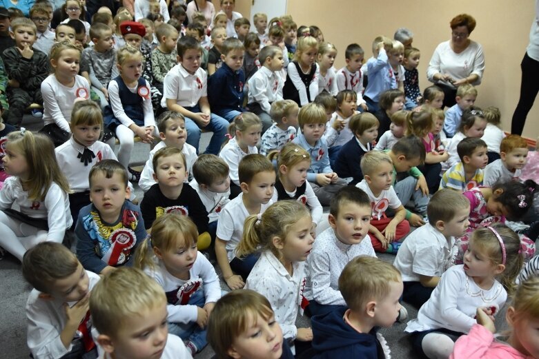  Kropelki i Biedronki mówiły o niepodległości 