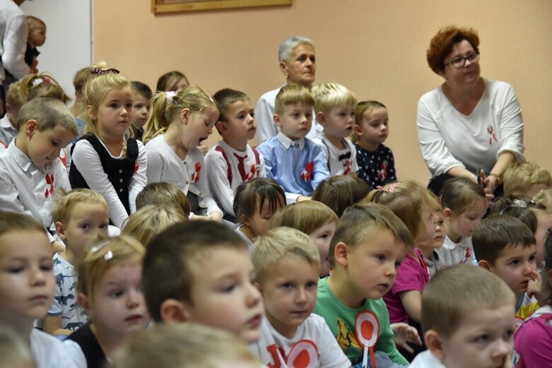  Kropelki i Biedronki mówiły o niepodległości 