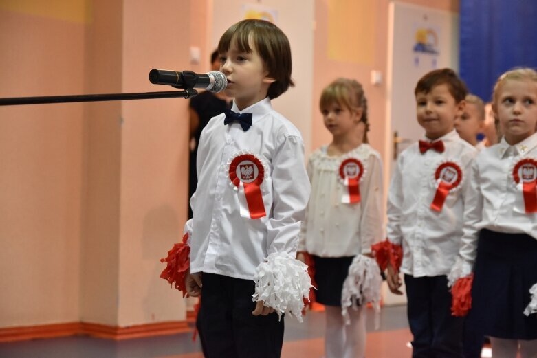  Kropelki i Biedronki mówiły o niepodległości 