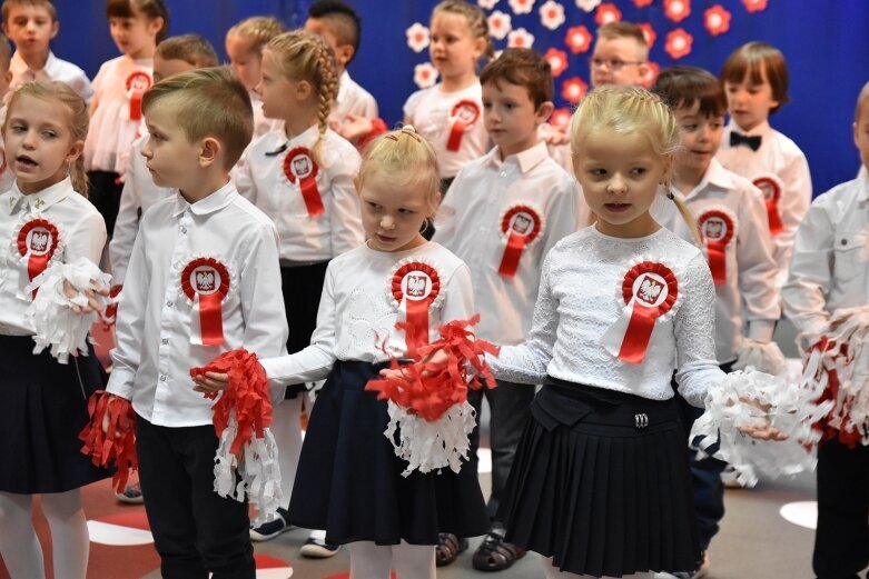  Kropelki i Biedronki mówiły o niepodległości 