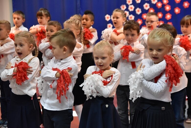  Kropelki i Biedronki mówiły o niepodległości 