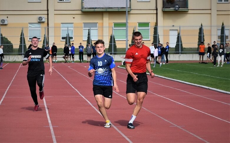  Lekkoatletyczna Licealiada na stadionie przy ulicy Tetmajera 