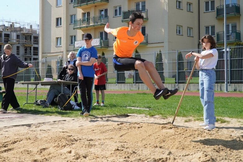  Lekkoatletyczna wiosna na stadionie przy ulicy Tetmajera 