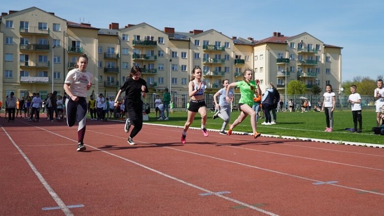  Lekkoatletyczna wiosna na stadionie przy ulicy Tetmajera 