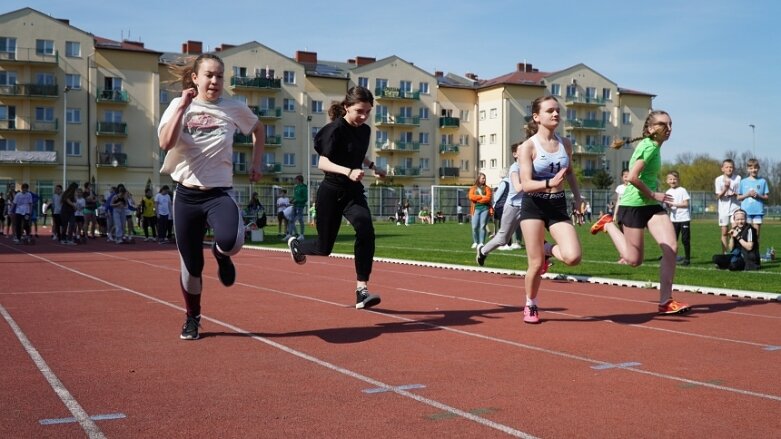  Lekkoatletyczna wiosna na stadionie przy ulicy Tetmajera 