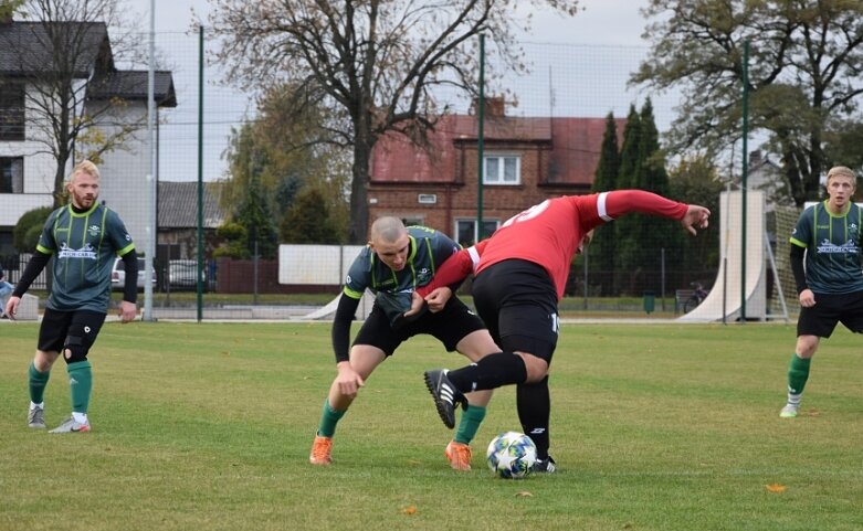  Macovia liderem mimo straty punktów w derbach powiatu 