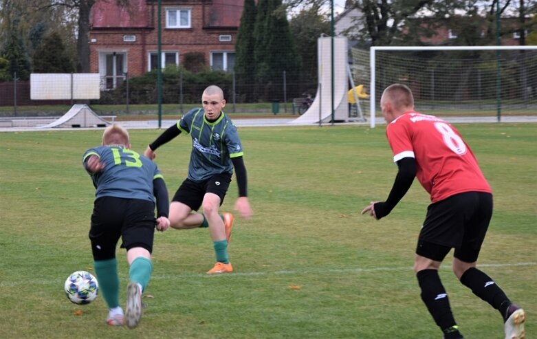  Macovia liderem mimo straty punktów w derbach powiatu 