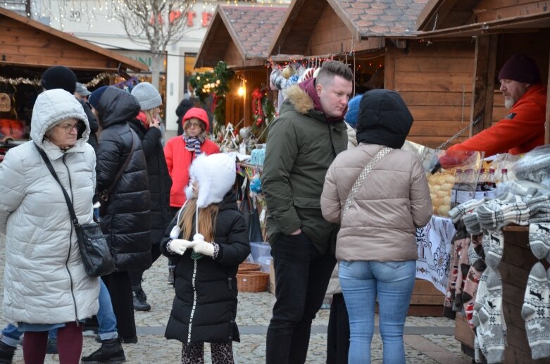  Magia świąt na skierniewickim Rynku – jarmark, warsztaty i wizyta Świętego Mikołaja 