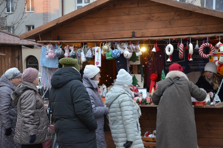  Magia świąt na skierniewickim Rynku – jarmark, warsztaty i wizyta Świętego Mikołaja 