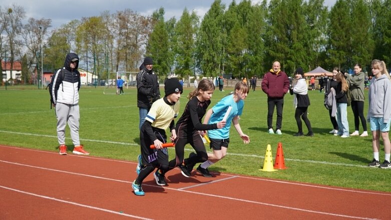  Maków gospodarzem skierniewickiego, lekkoatletycznego festiwalu sztafet 