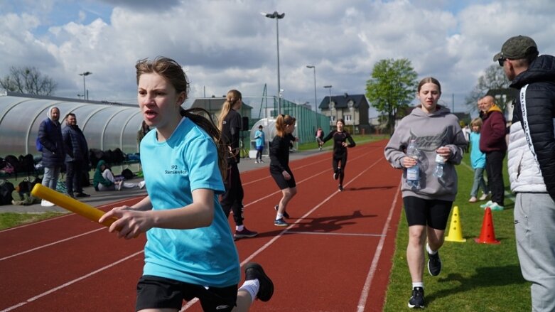  Maków gospodarzem skierniewickiego, lekkoatletycznego festiwalu sztafet 