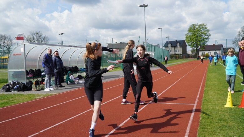  Maków gospodarzem skierniewickiego, lekkoatletycznego festiwalu sztafet 